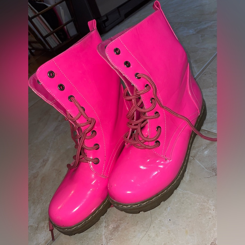 Bright pink combats